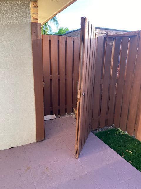 719 7th Lane, FL 33463 photo 4