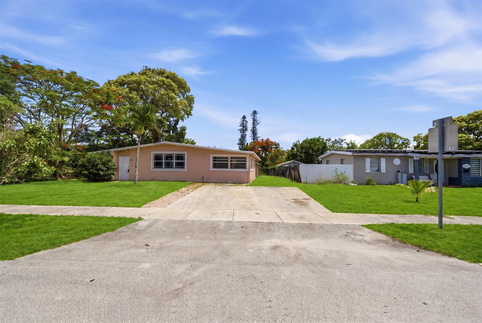 272 NE 42nd Court, Deerfield Beach FL 33064 photo 2