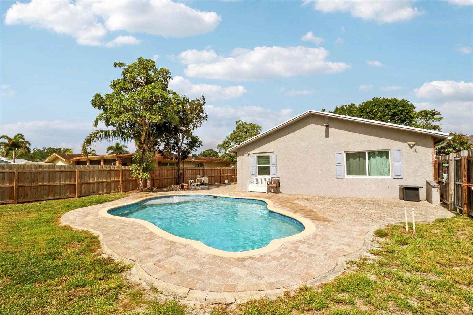 98 Pintail Court, Royal Palm Beach FL 33411 photo 2