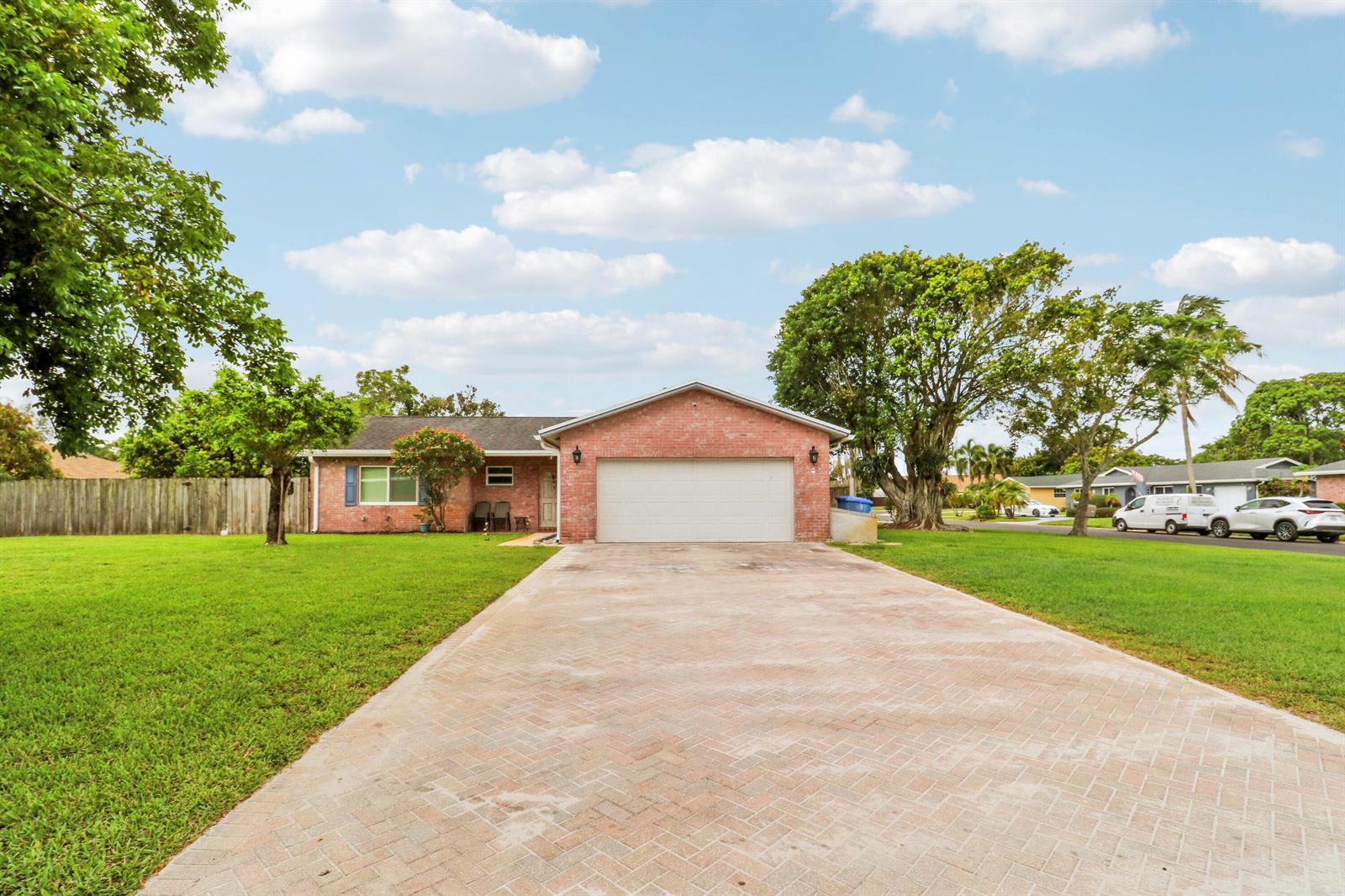 98 Pintail Court, Royal Palm Beach FL 33411