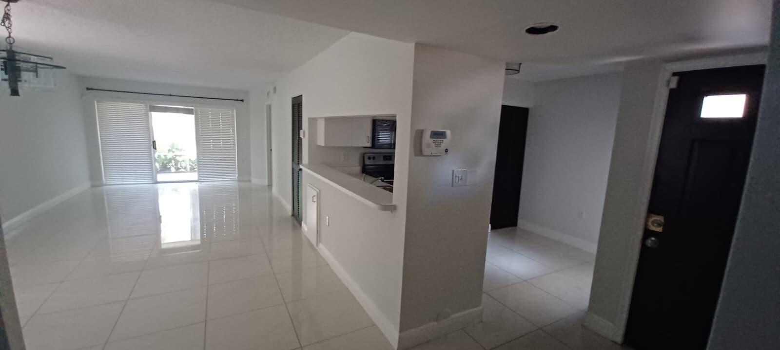 19111 Glenmoor Drive, West Palm Beach FL 33409 photo 2