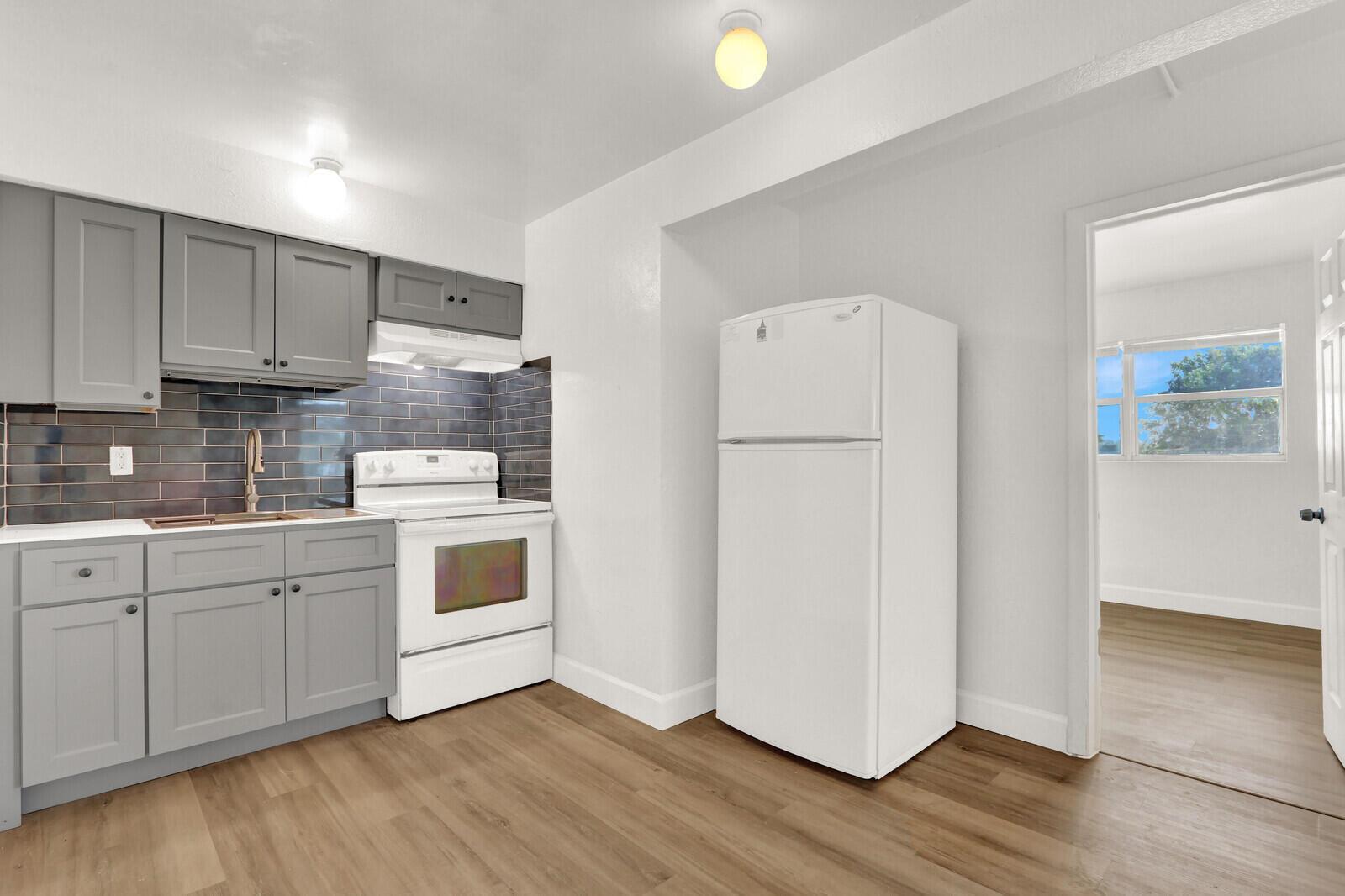 2701 Avenue E, Riviera Beach FL 33404 photo 4
