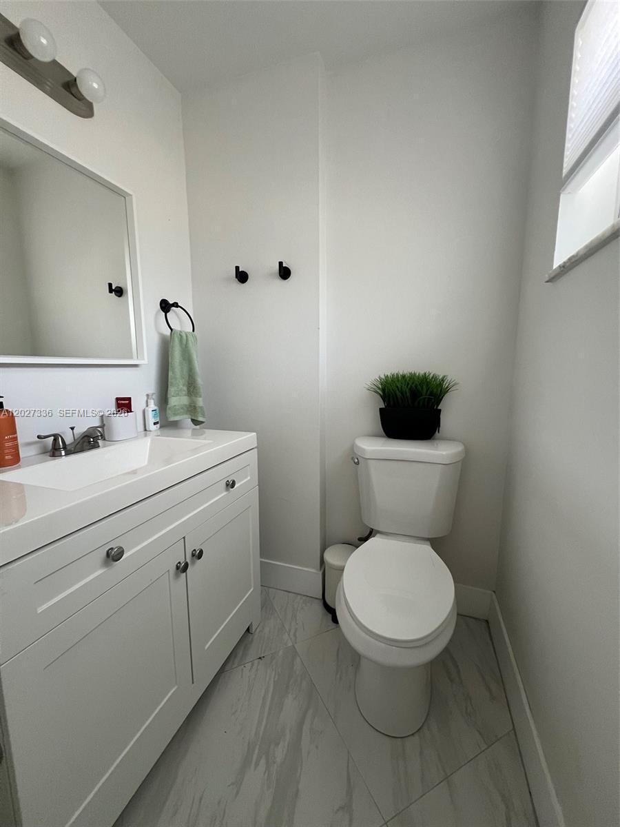 1000 NE 14th Ave # 408, Hallandale Beach FL 33009 photo 4