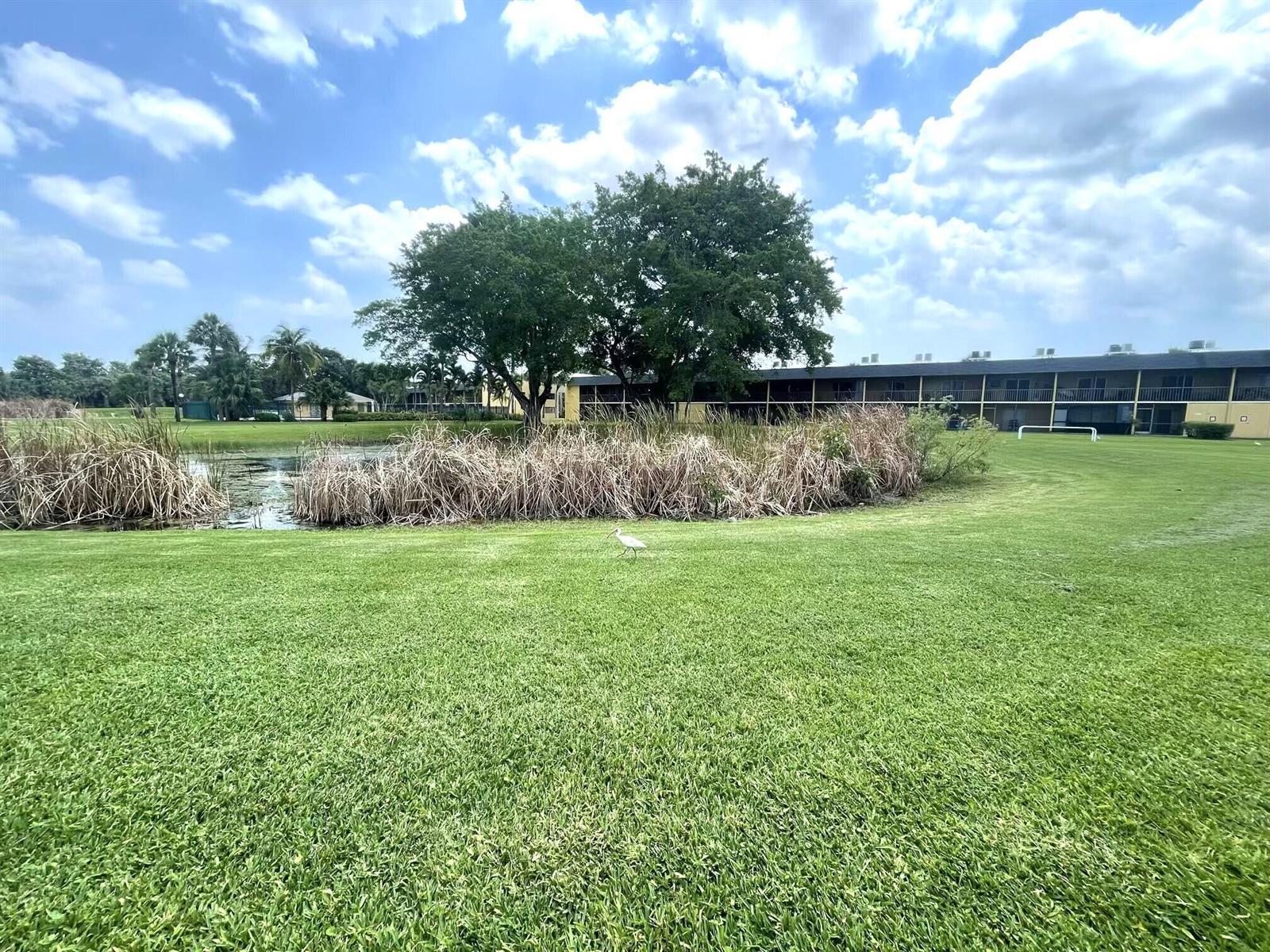 1811 Meadows Circle W, Boynton Beach FL 33436 photo 2