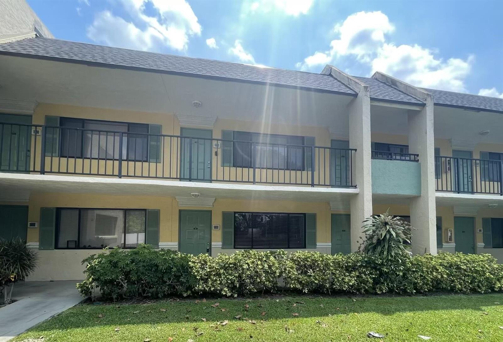 1811 Meadows Circle W, Boynton Beach FL 33436 photo 3