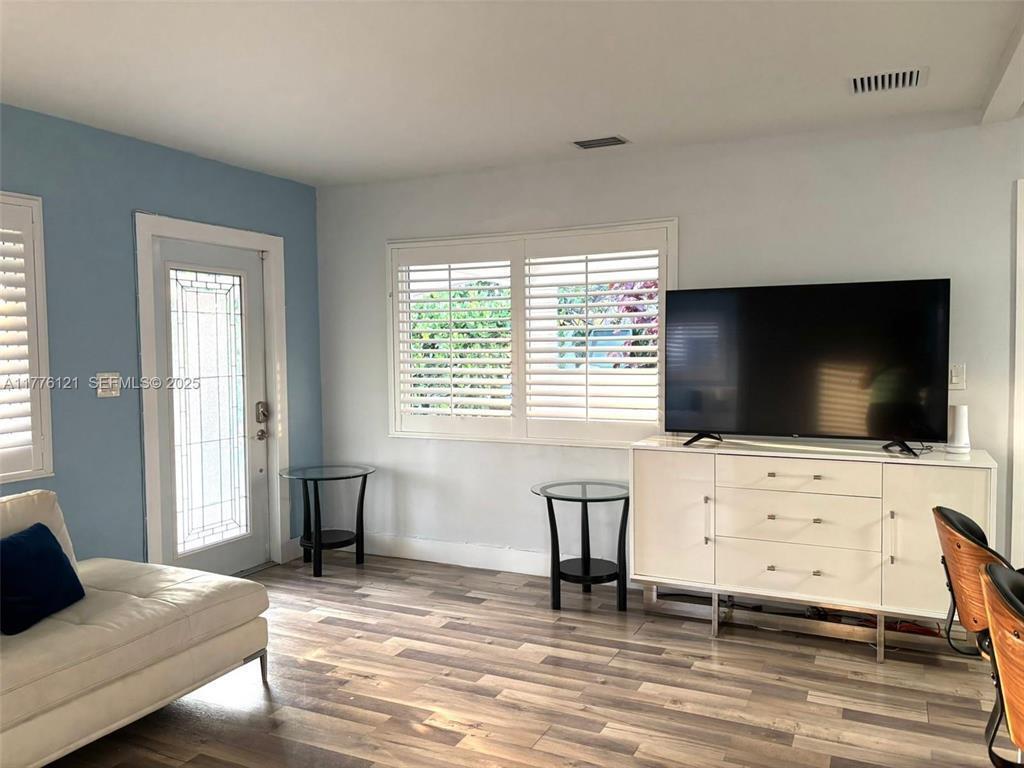 4580 NE 3rd Avenue, Oakland Park FL 33334 photo 5