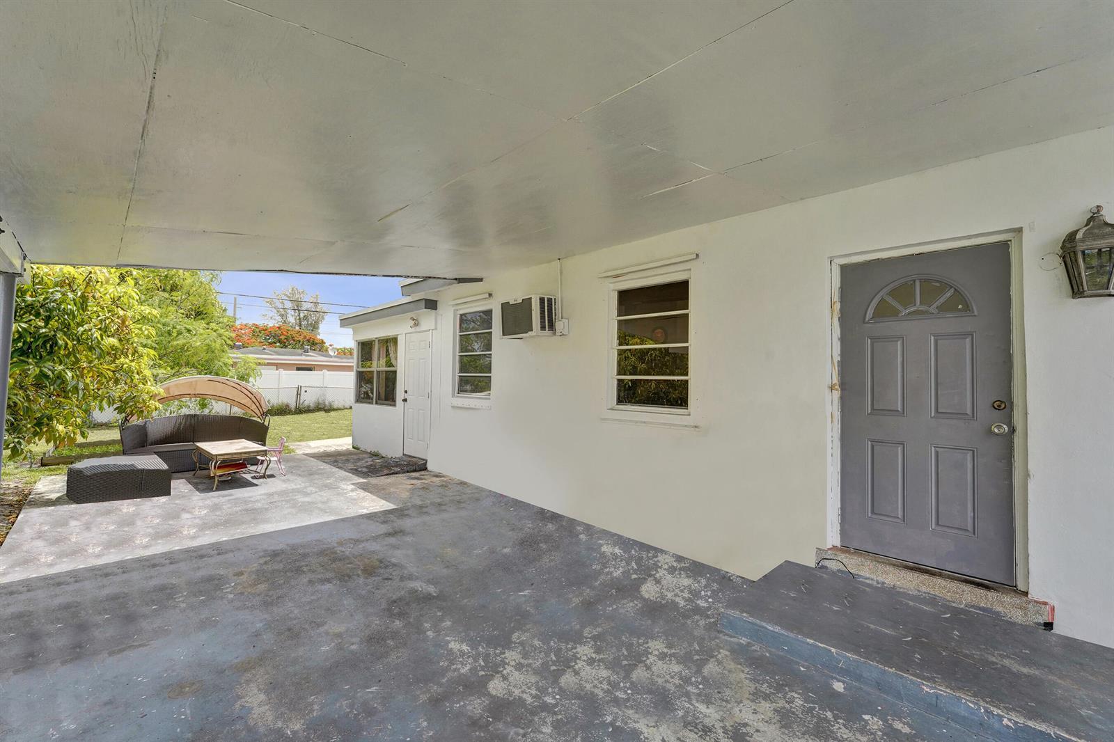 4111 SW 32nd Drive, West Park FL 33023 photo 4
