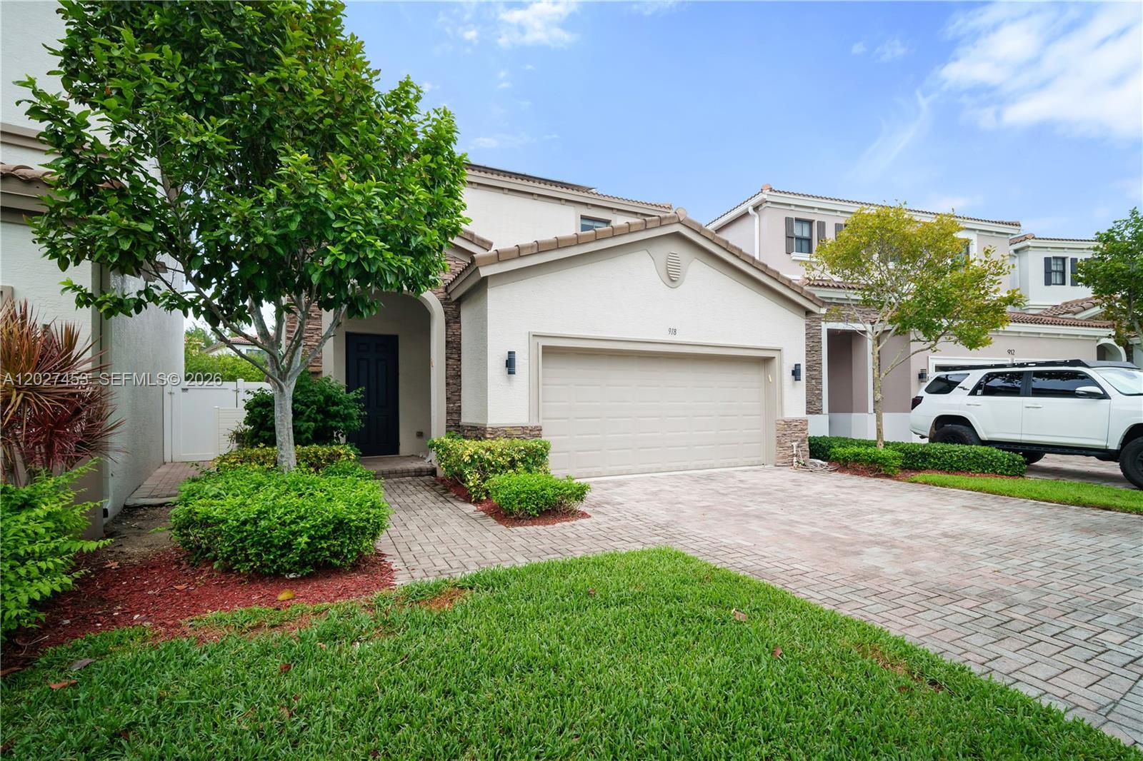 918 NE 191st St, Miami FL 33179 photo 3