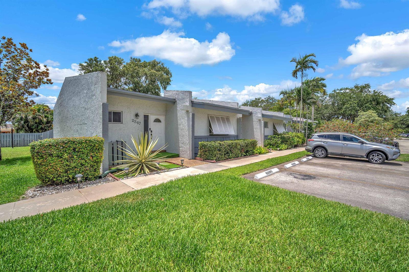 2347 N 37th Avenue, Hollywood FL 33021 photo 3