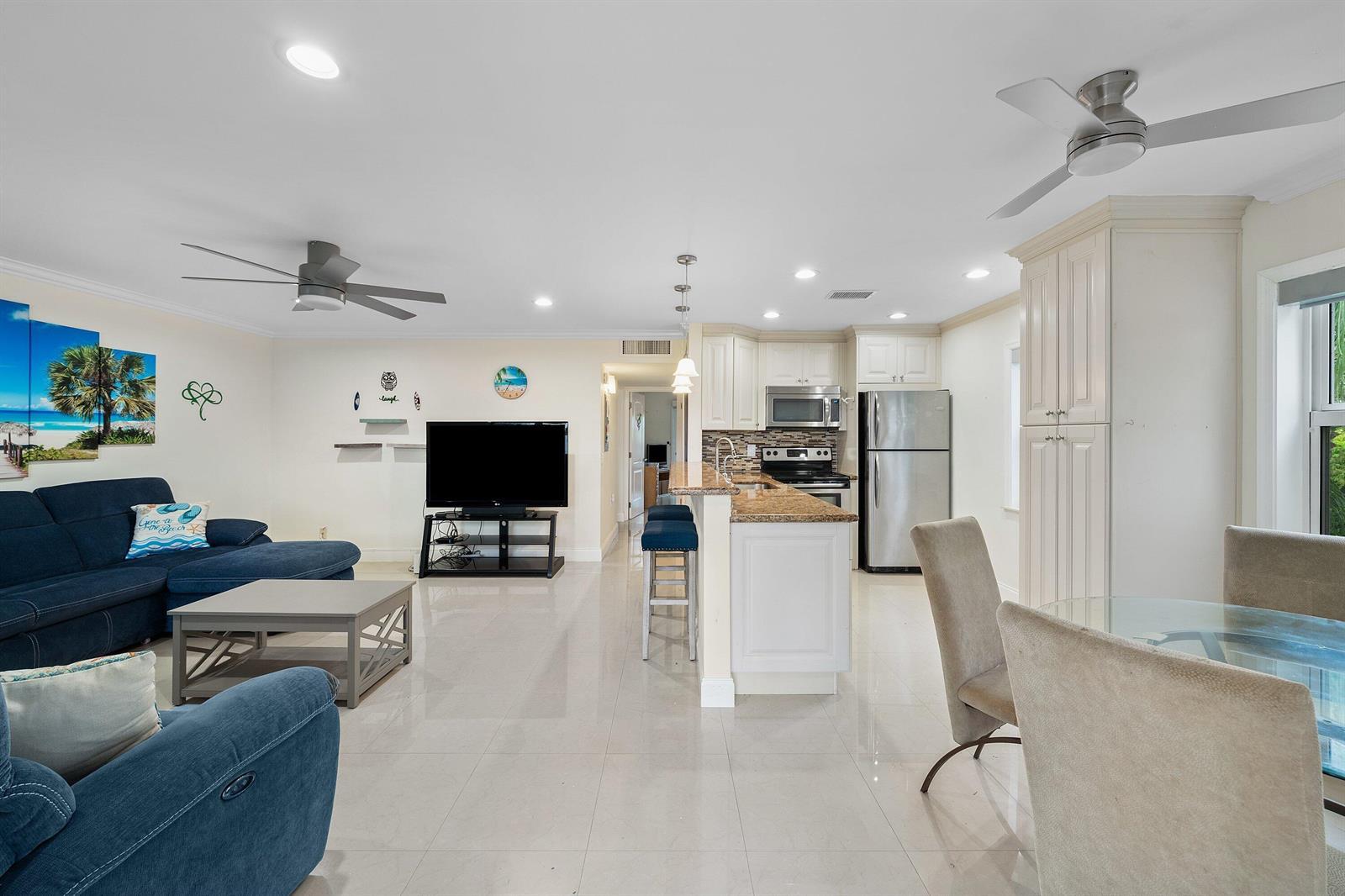 334 Burgundy G, Delray Beach FL 33484 photo 3