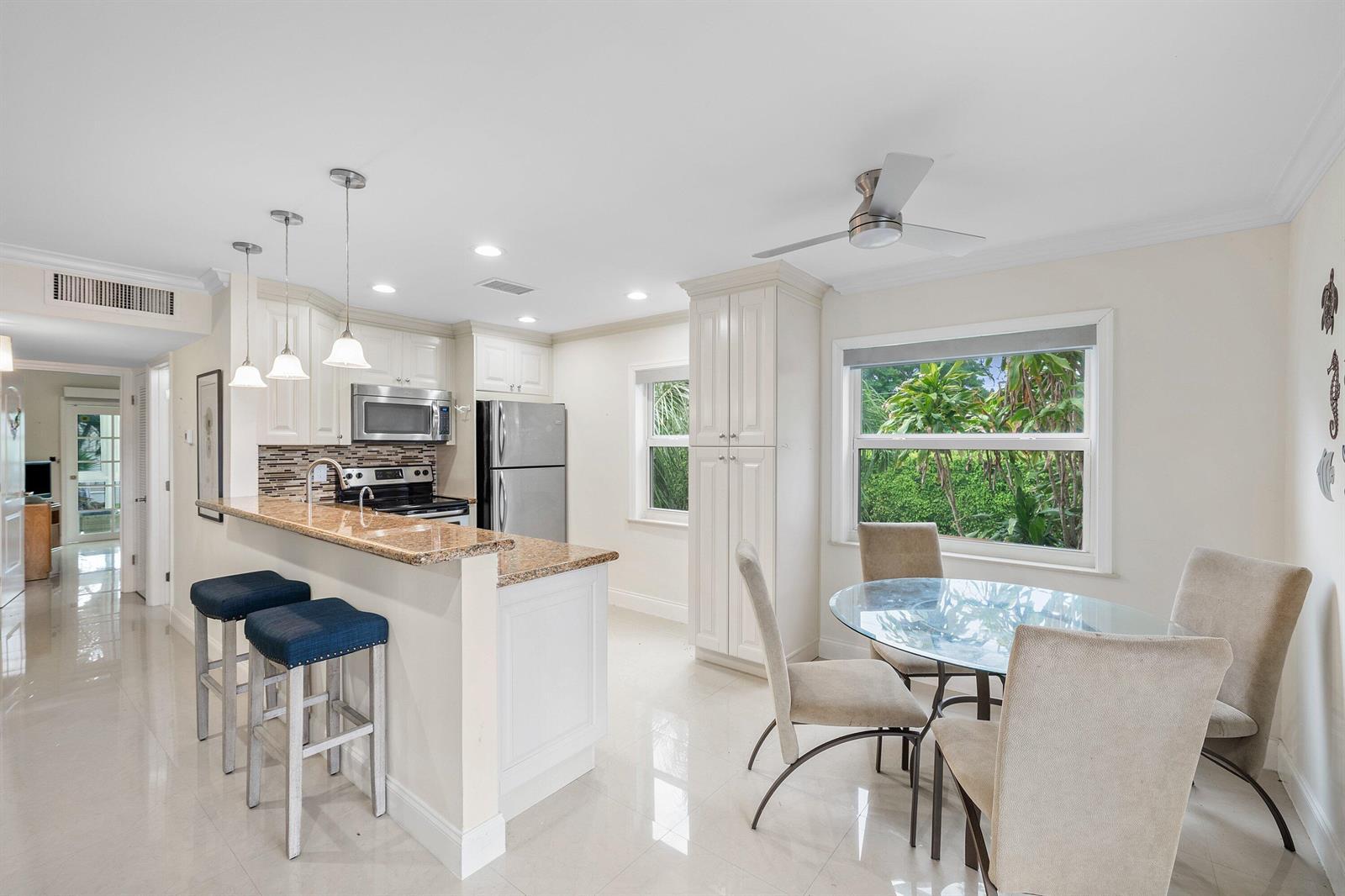 334 Burgundy G, Delray Beach FL 33484 photo 4