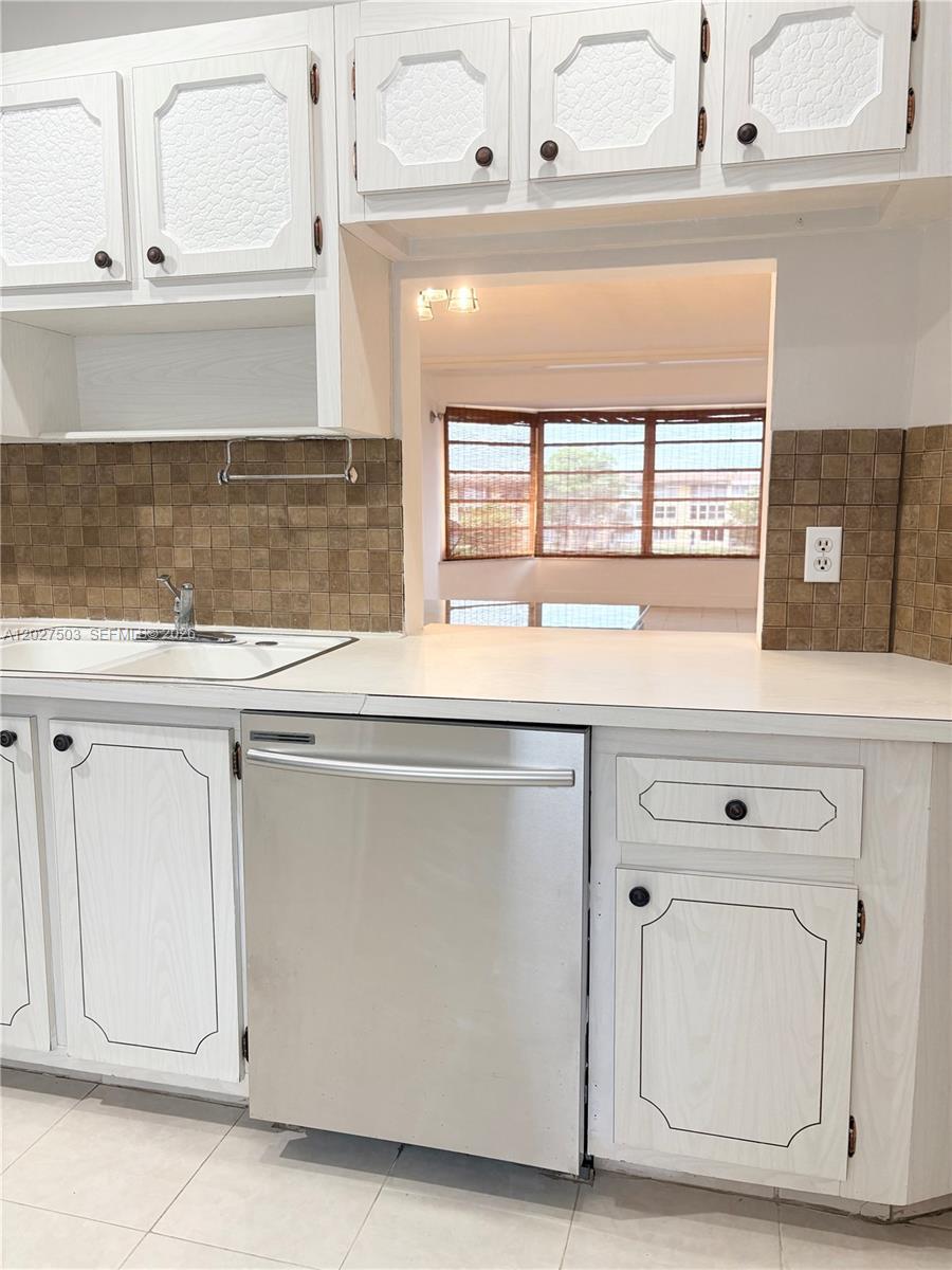 18900 NE 14th Ave # D302, Miami FL 33179 photo 3