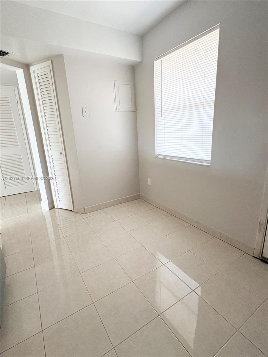 18900 NE 14th Ave # D302, Miami FL 33179 photo 4