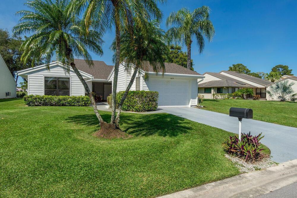 6672 S Pine Court, Palm Beach Gardens FL 33418