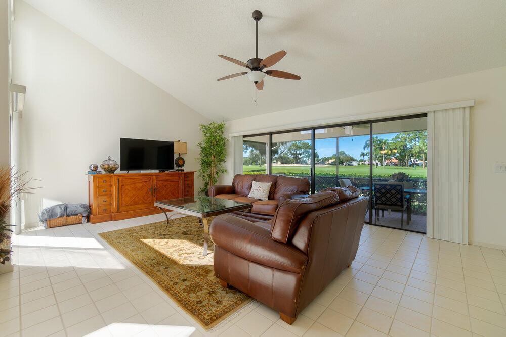 6672 S Pine Court, Palm Beach Gardens FL 33418 photo 4
