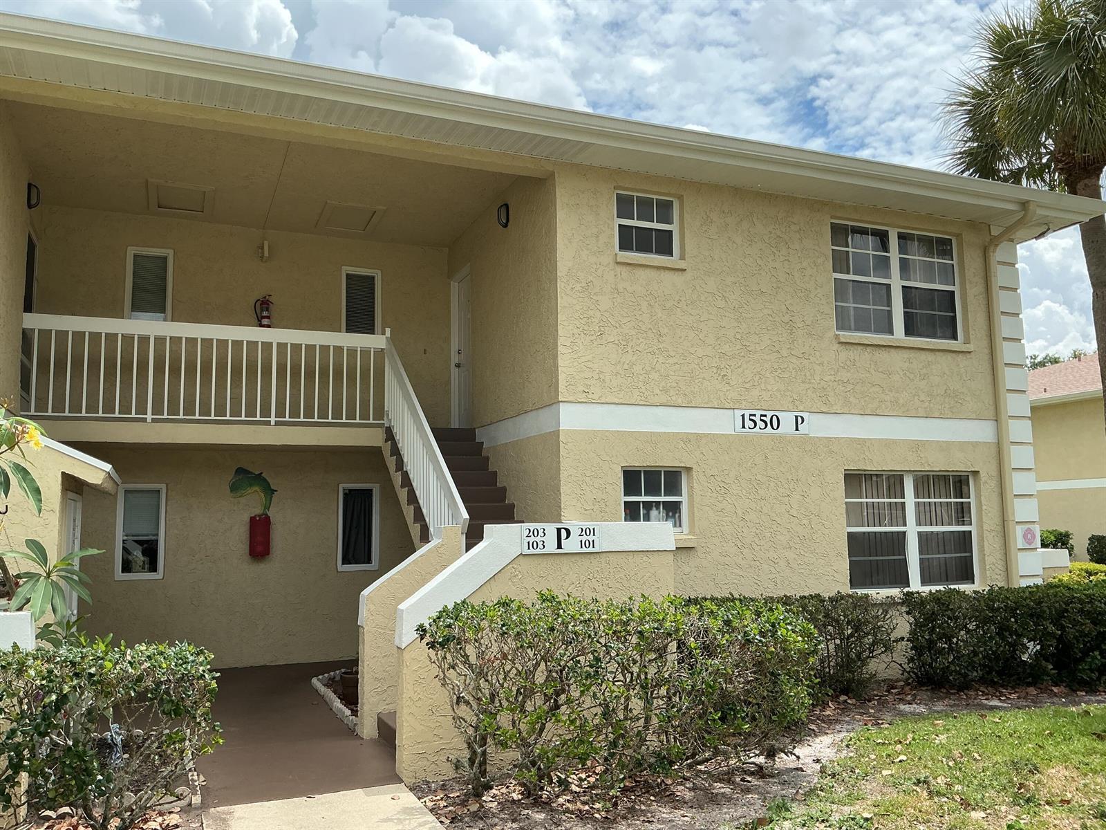 1550 SE Royal Green Circle, Port St. Lucie FL 34952