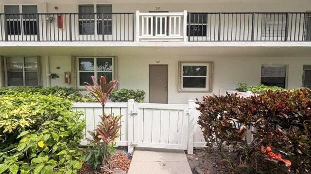 24 Abbey Lane # 107, Delray Beach FL 33446 photo 2
