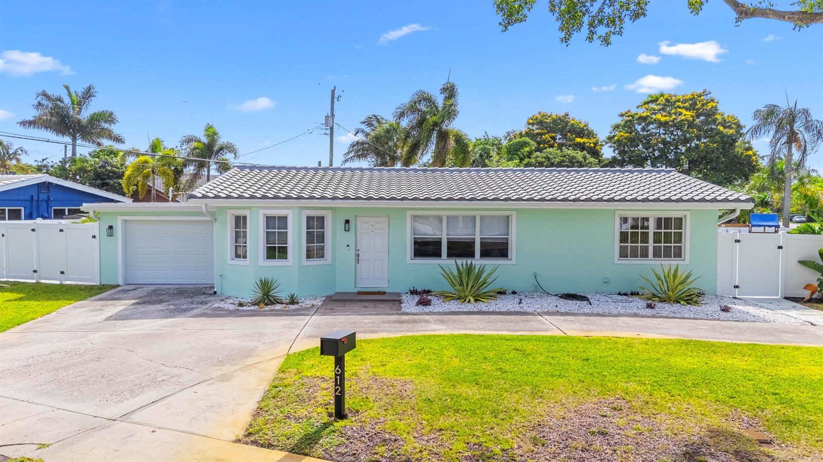 612 SE 10th Avenue, Deerfield Beach FL 33441 photo 3