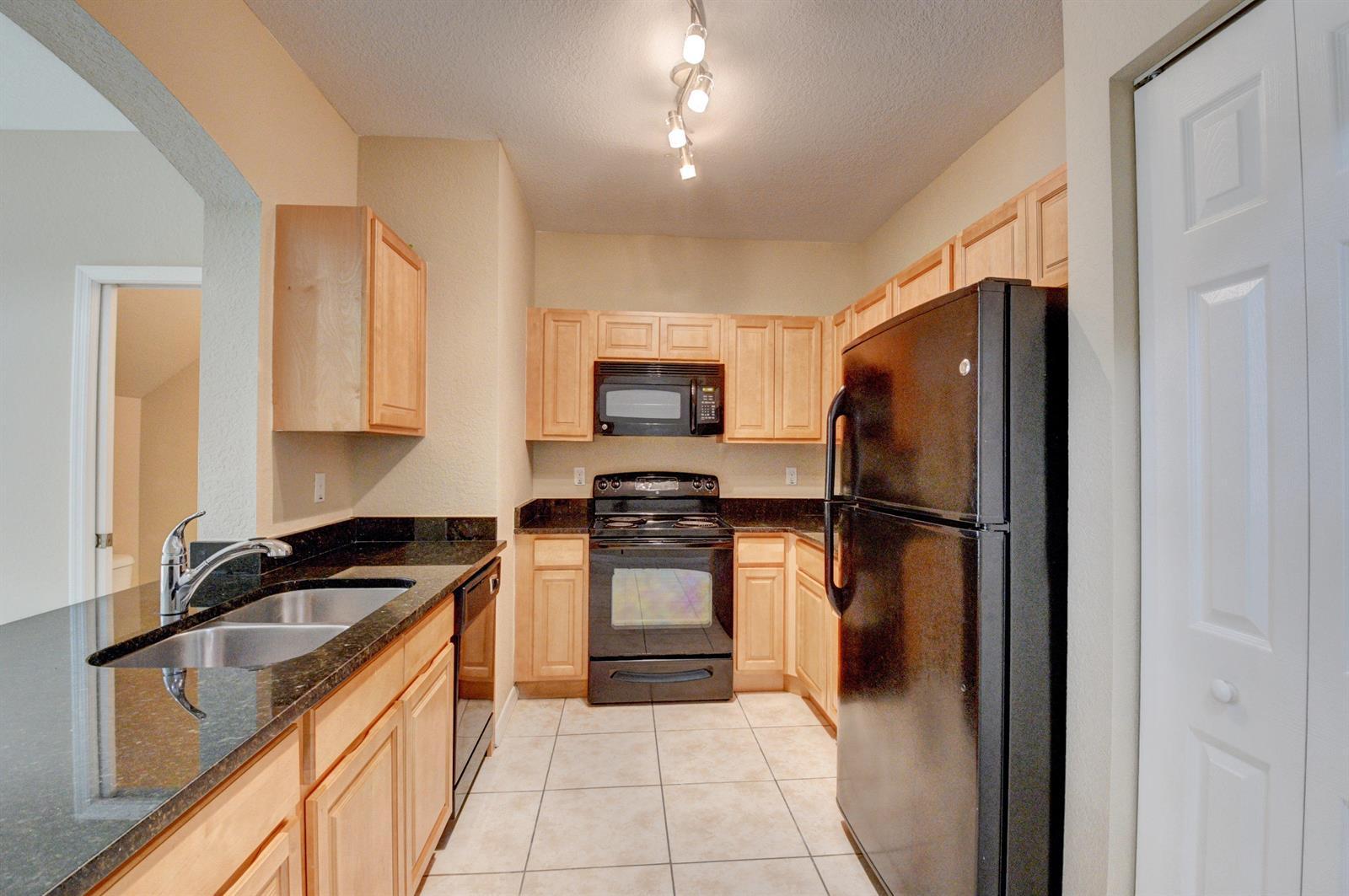 113 Hemingway Court, Palm Springs FL 33461 photo 2