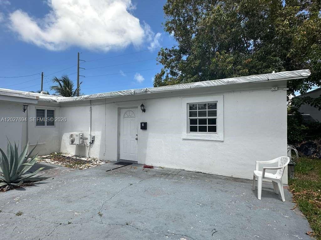 685 SW 7th Terr, Dania Beach FL 33004 photo 4