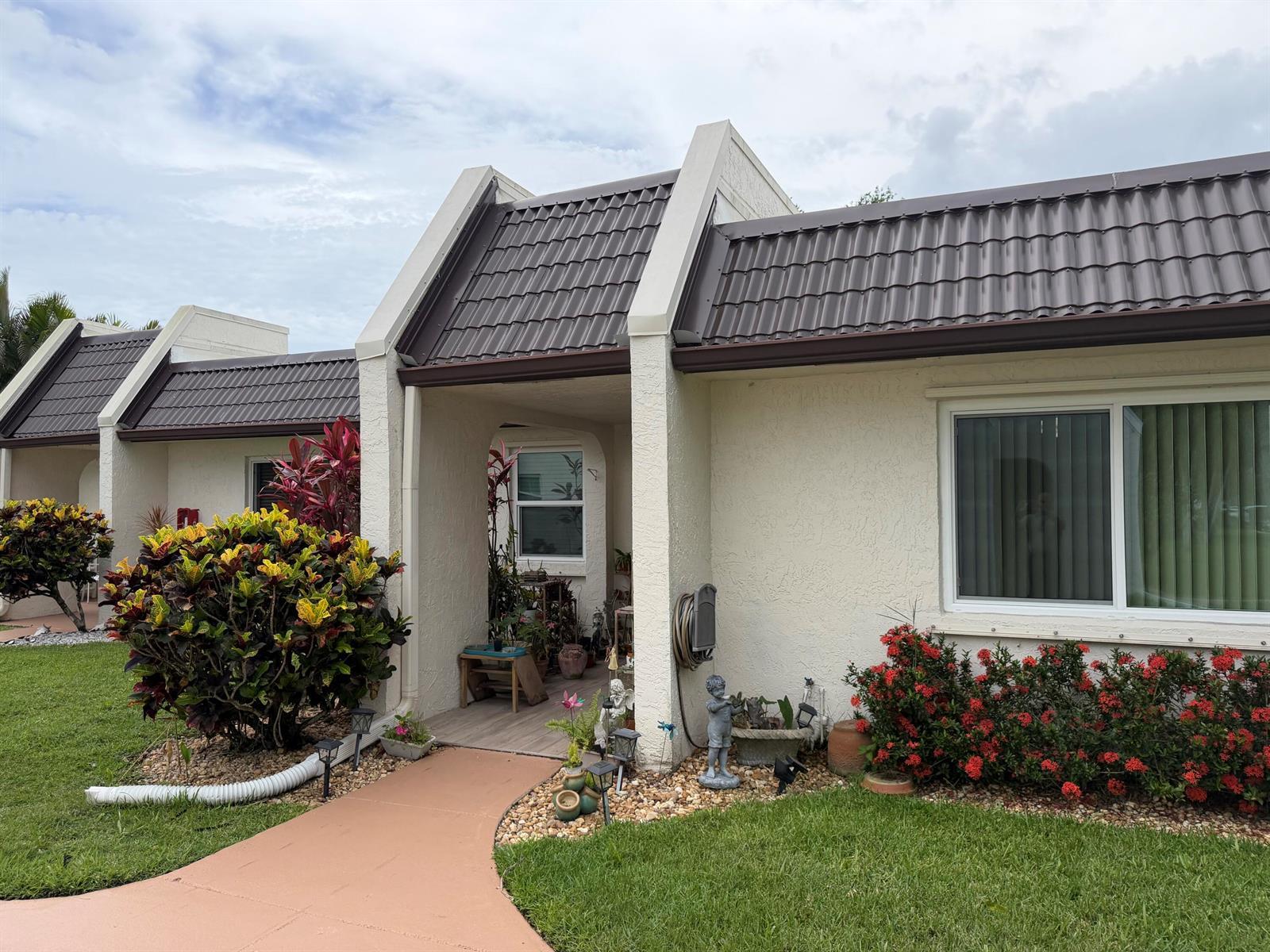 212 Lake Susan Lane, West Palm Beach FL 33411