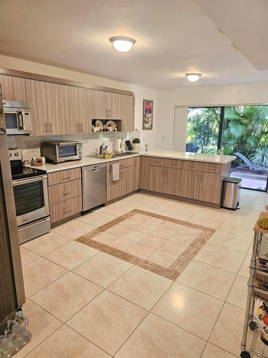 1412 SW 110th Way, Davie FL 33324 photo 2