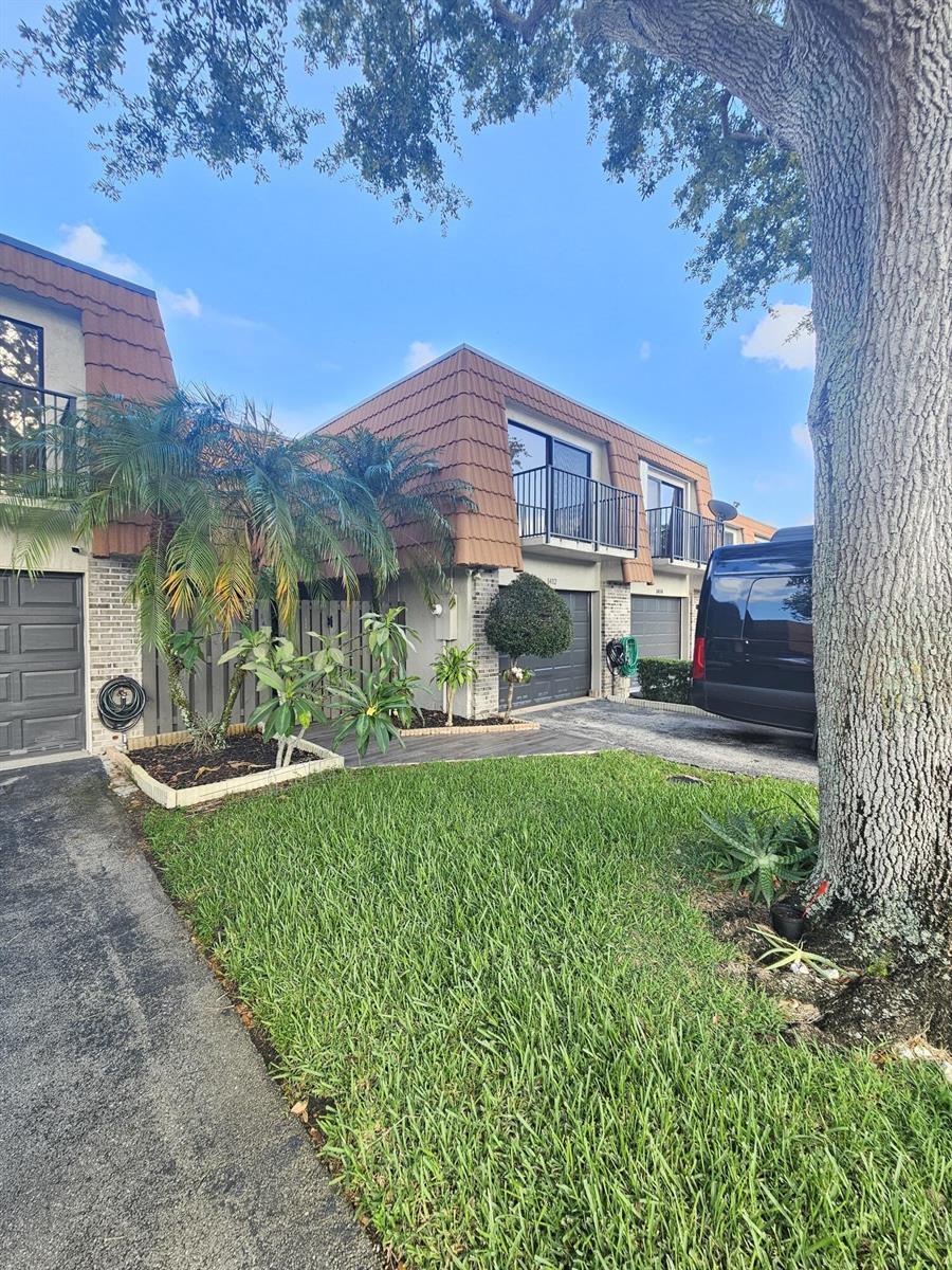 1412 SW 110th Way, Davie FL 33324