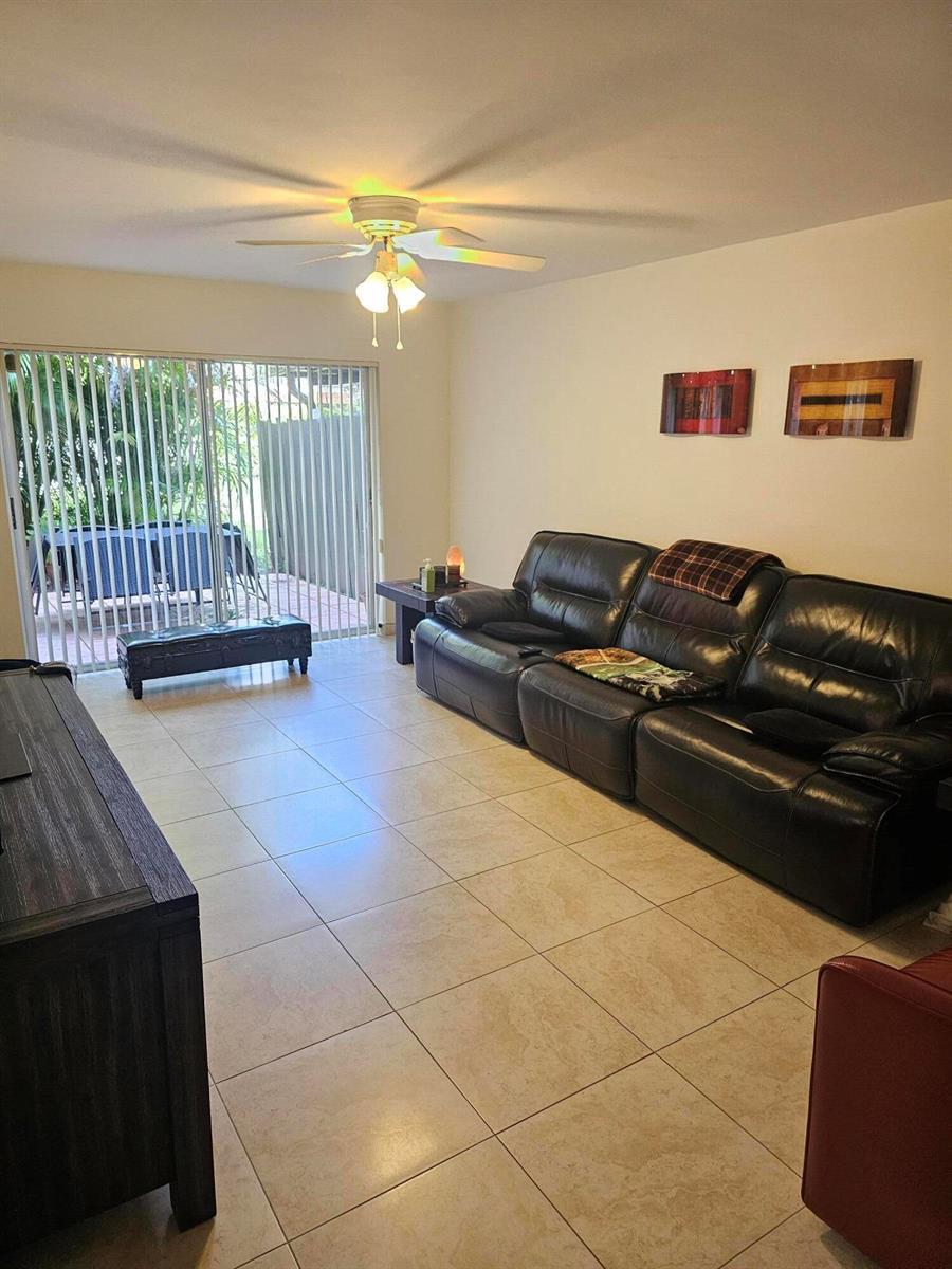 1412 SW 110th Way, Davie FL 33324 photo 5