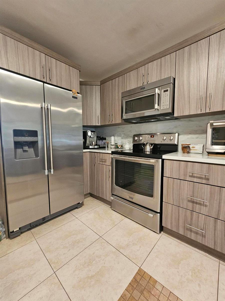 1412 SW 110th Way, Davie FL 33324 photo 4