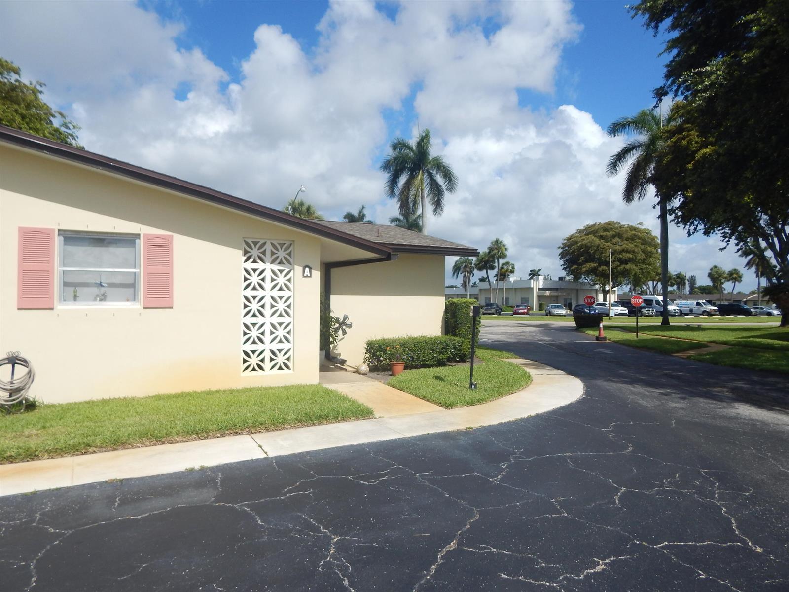 2930 E Ashley Dr Drive E # B, West Palm Beach FL 33415 photo 2