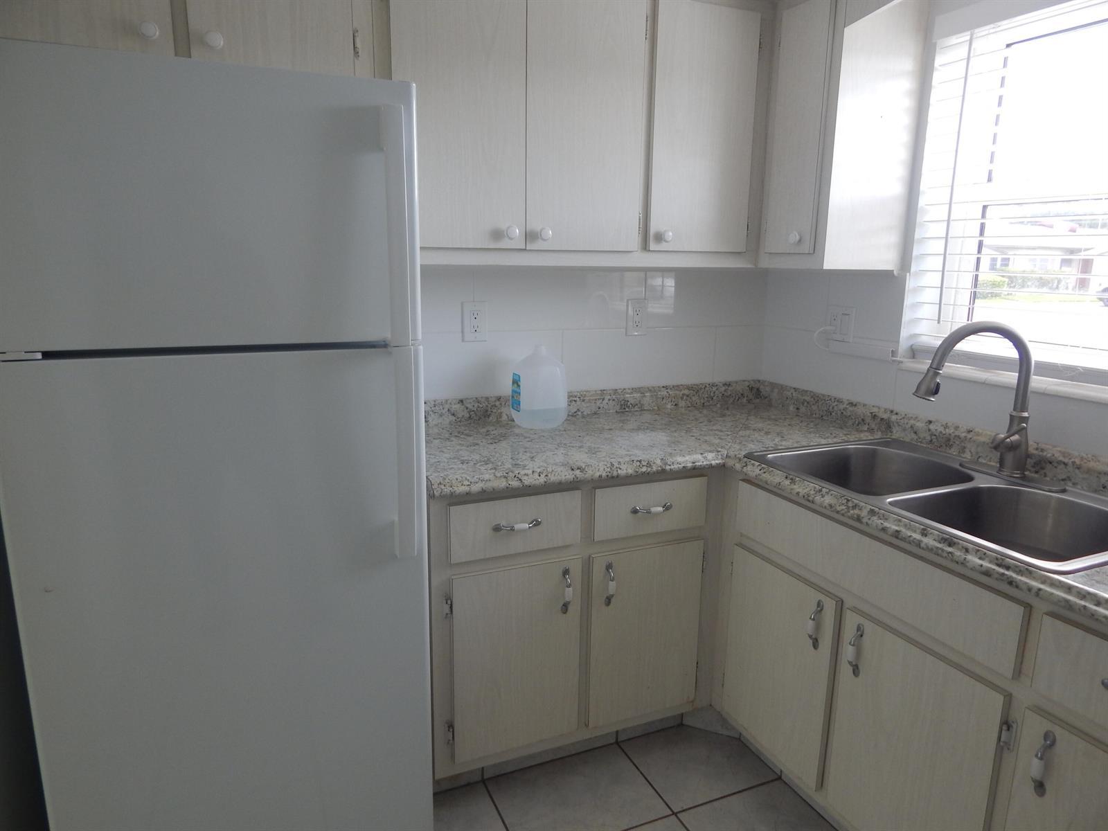 2930 E Ashley Dr Drive E # B, West Palm Beach FL 33415 photo 3