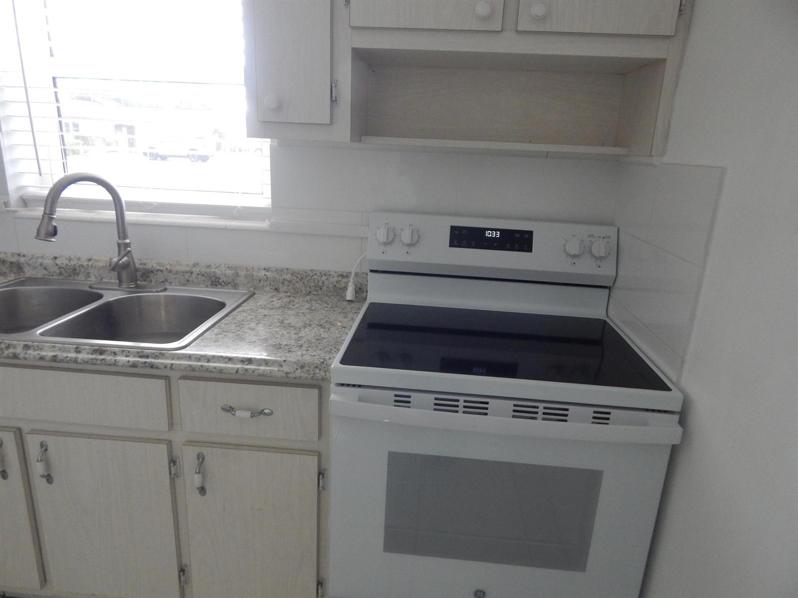 2930 E Ashley Dr Drive E # B, West Palm Beach FL 33415 photo 4