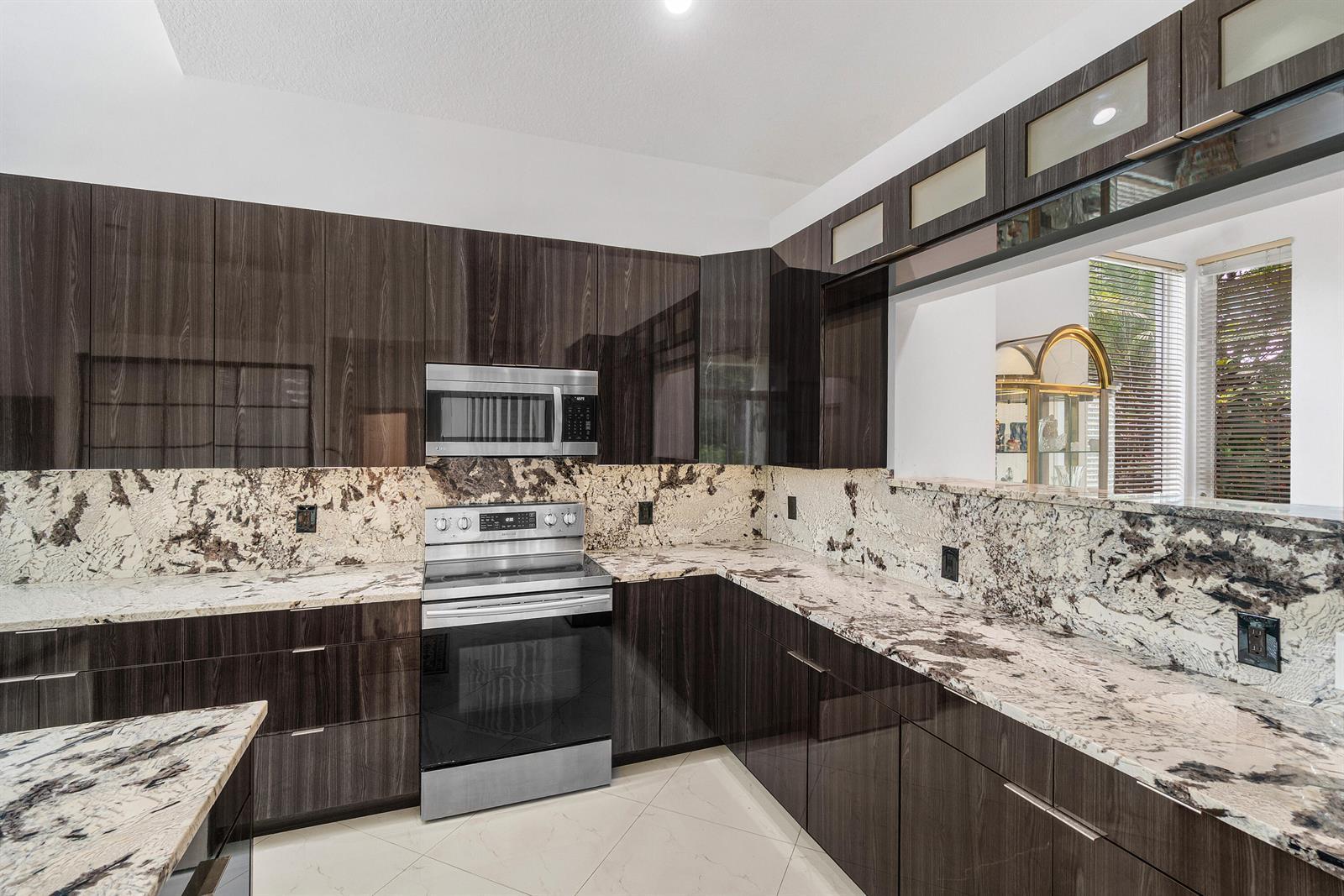 7087 NW 78th Place, Parkland FL 33067 photo 2
