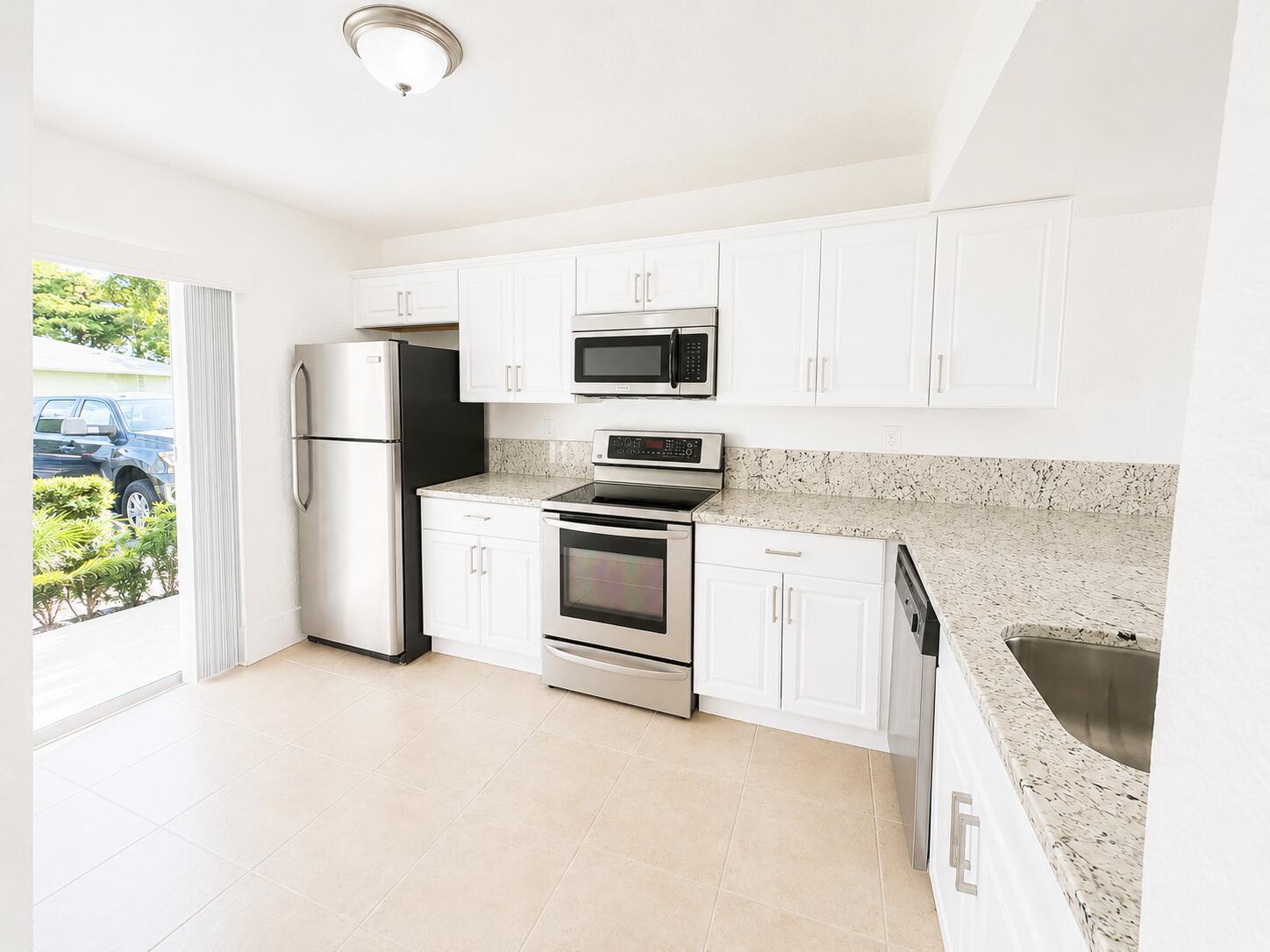 887 Crystal Lake Drive, Pompano Beach FL 33064 photo 2