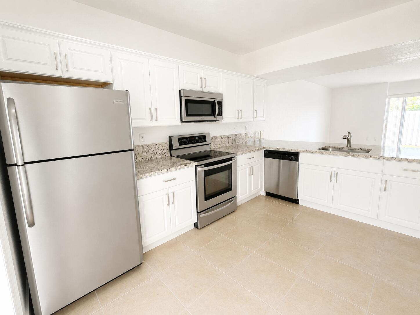 887 Crystal Lake Drive, Pompano Beach FL 33064 photo 3