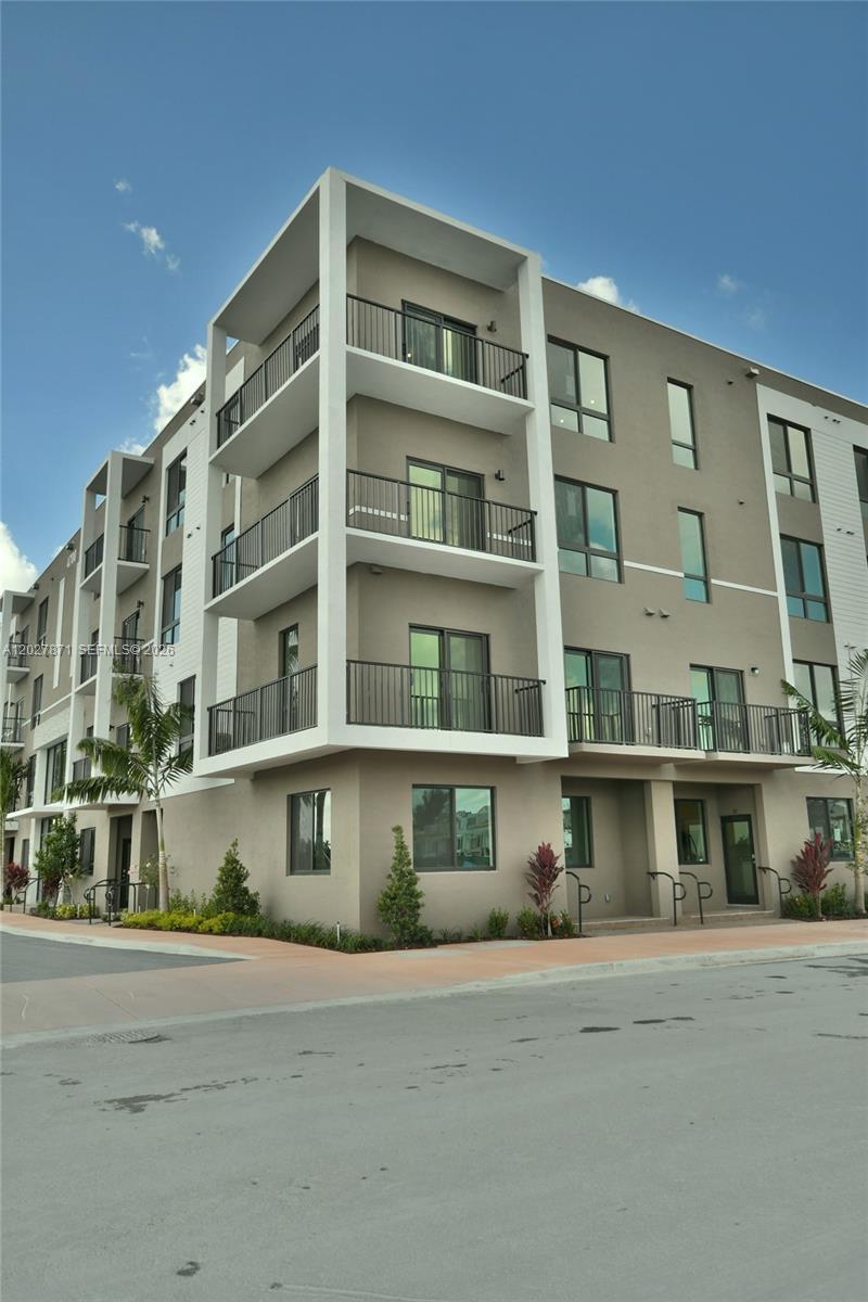 4700 NW 84th Ave # 18, Doral FL 33166