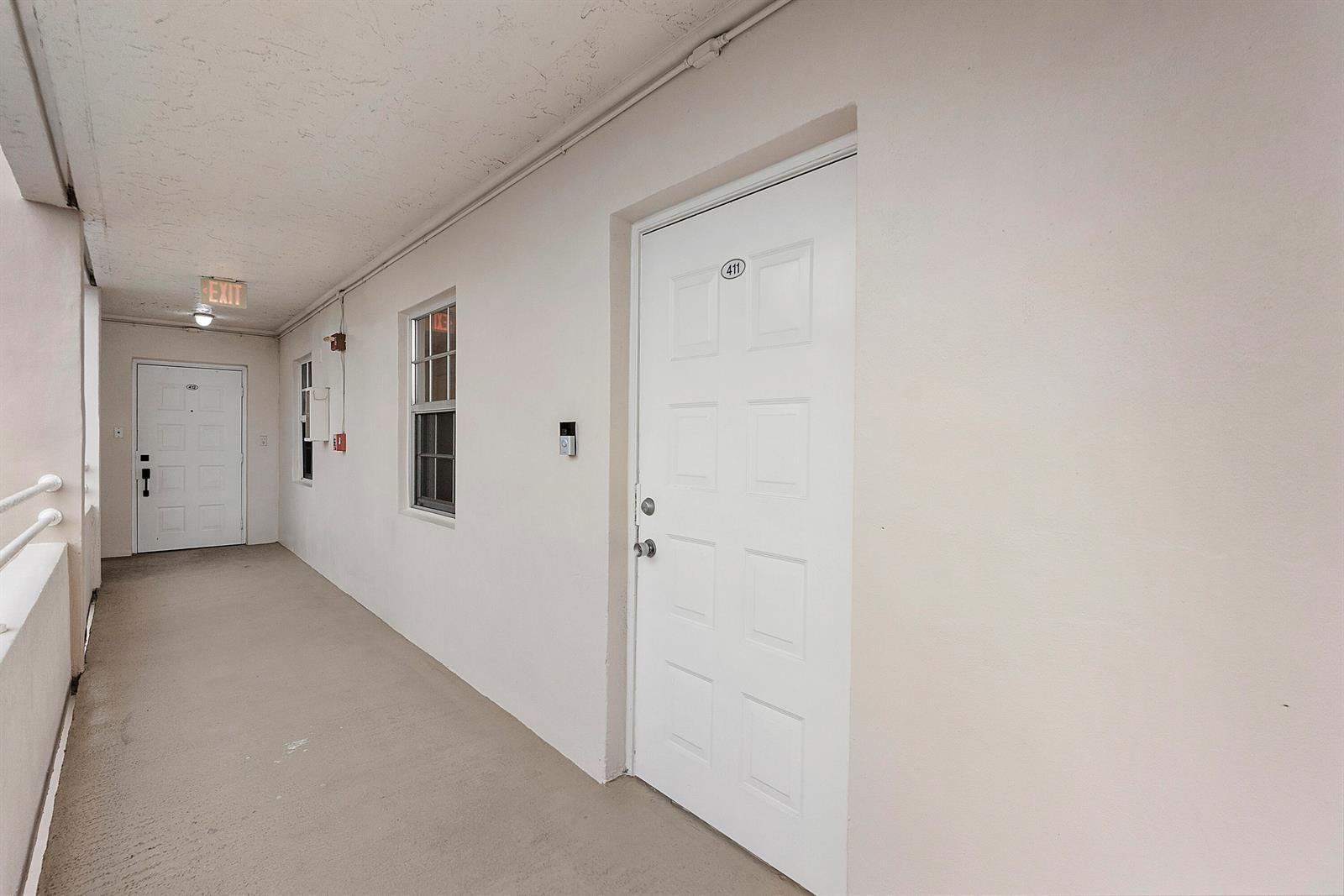 3900 Oaks Clubhouse Drive # 411, Pompano Beach FL 33069 photo 5