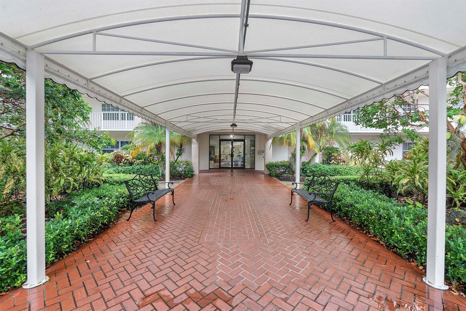 3900 Oaks Clubhouse Drive # 411, Pompano Beach FL 33069 photo 4
