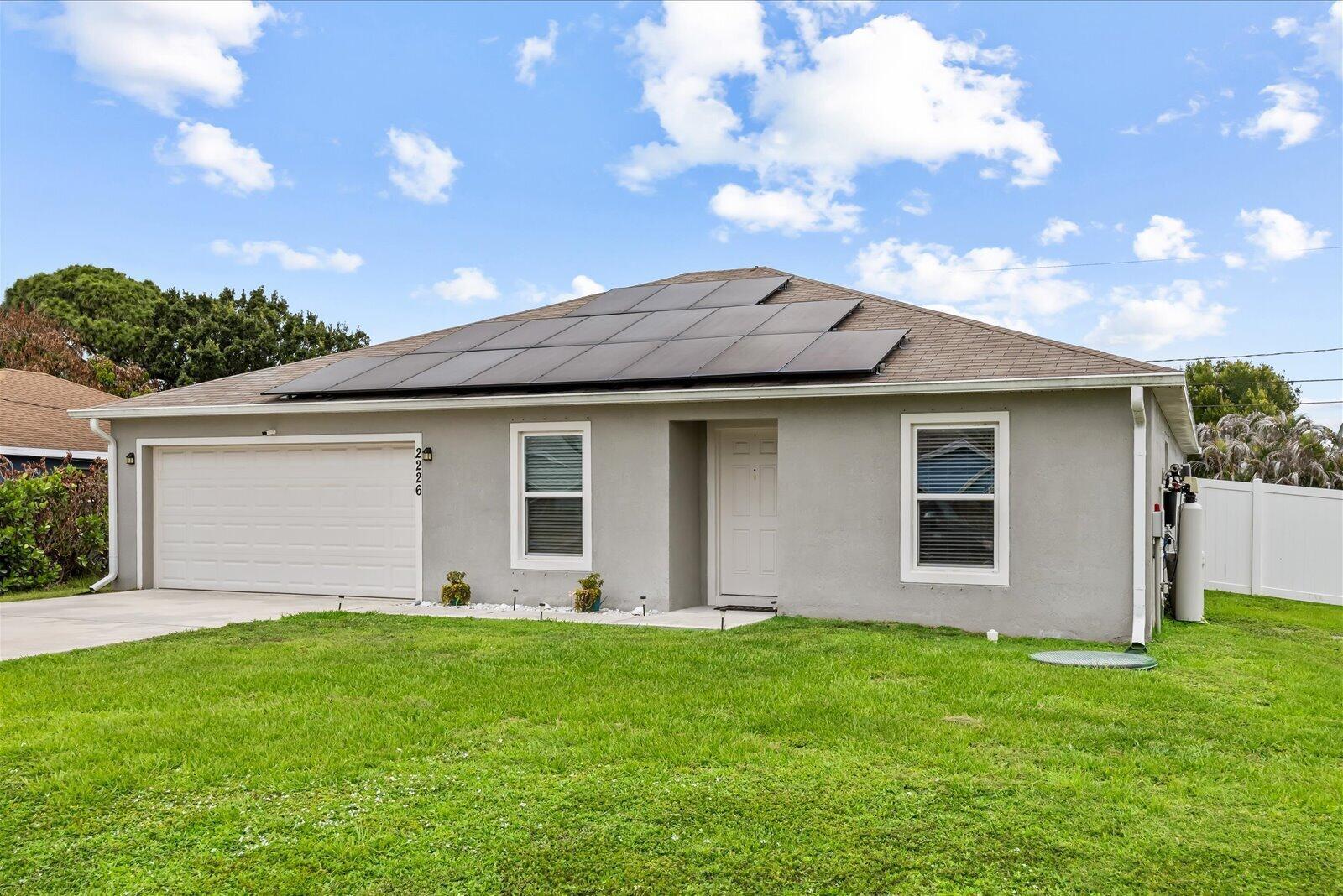 2226 SE Heathwood Circle, Port St. Lucie FL 34952 photo 2