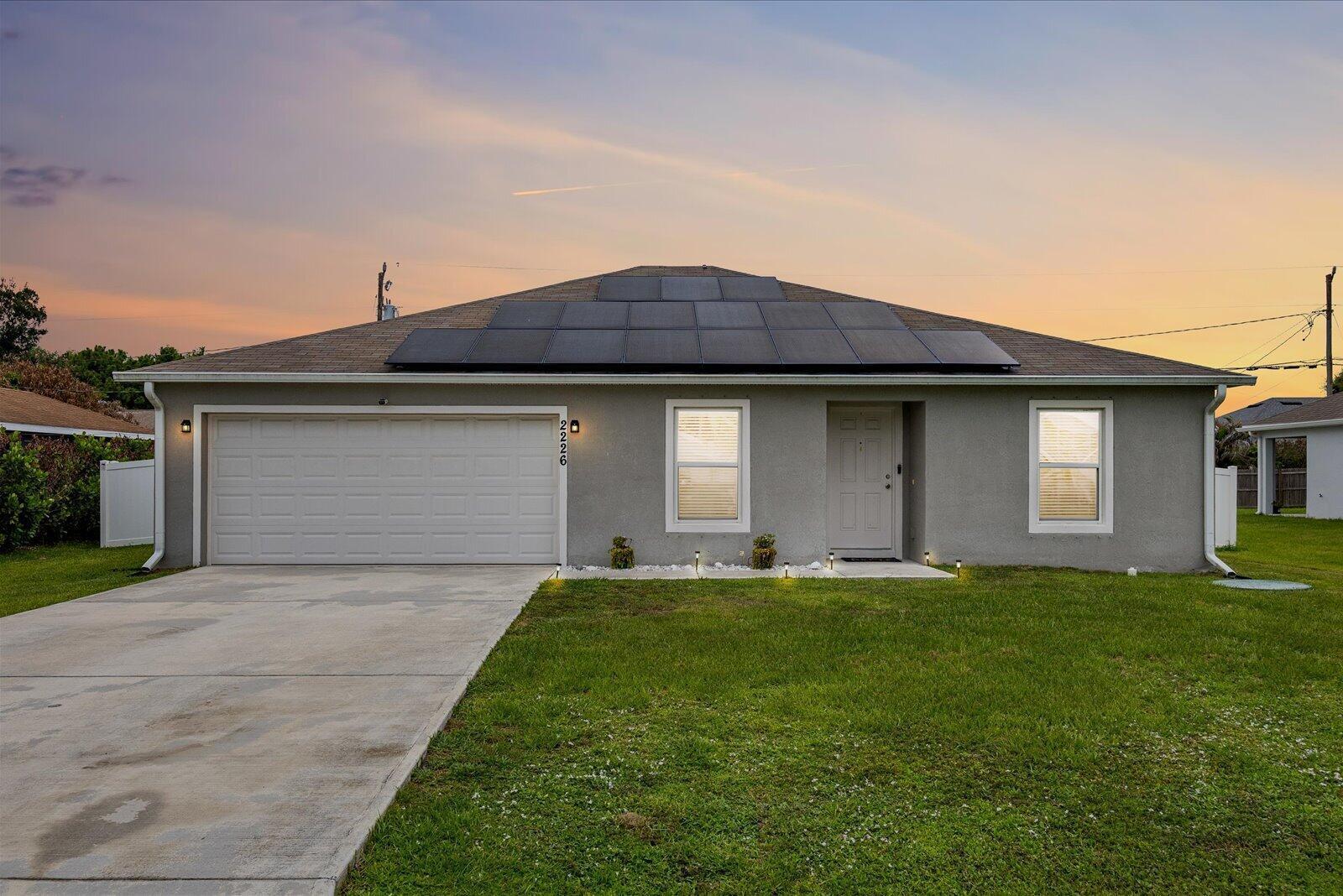 2226 SE Heathwood Circle, Port St. Lucie FL 34952