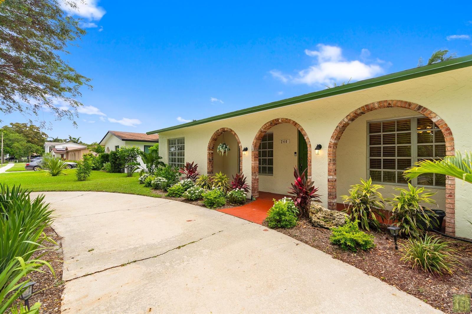 240 Lake Drive, Coconut Creek FL 33066 photo 5