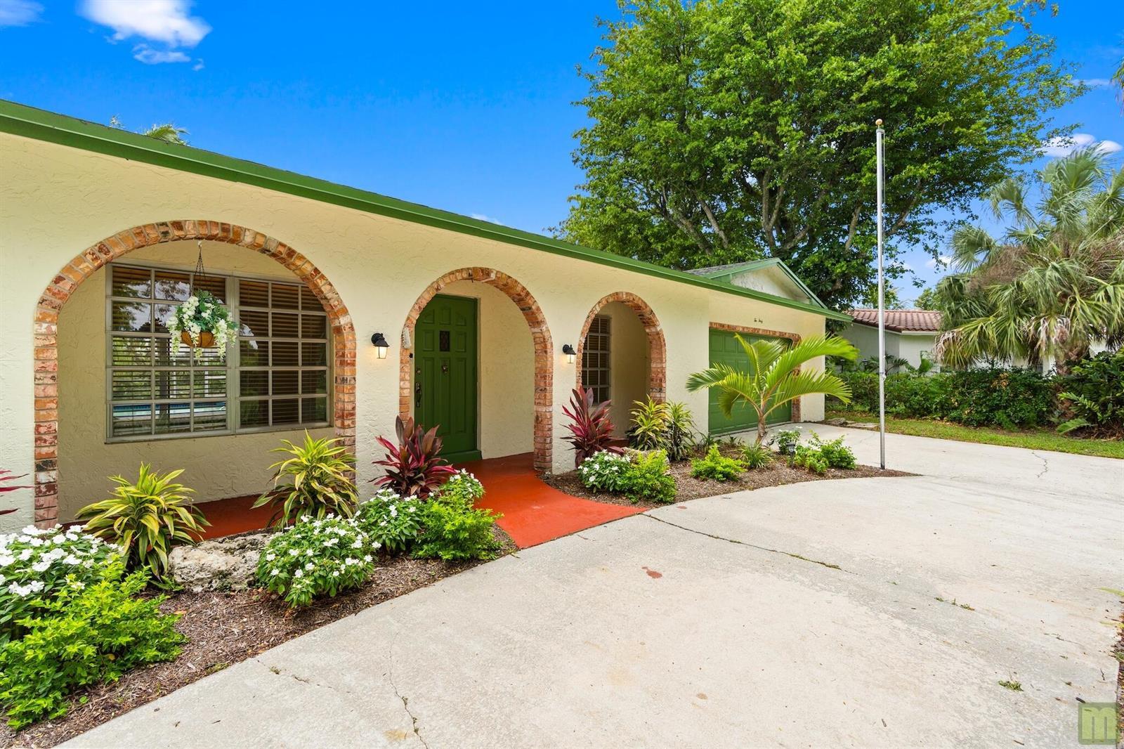 240 Lake Drive, Coconut Creek FL 33066 photo 4