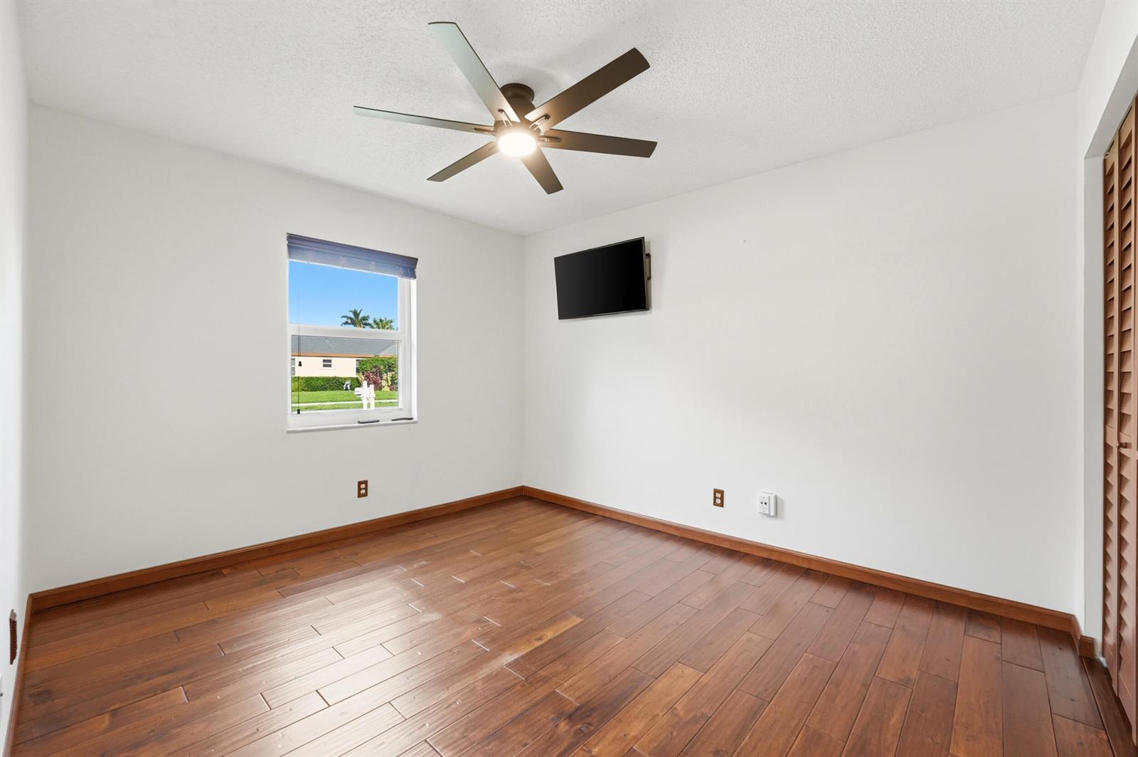 5787 SW 57th Way, Davie FL 33314 photo 5
