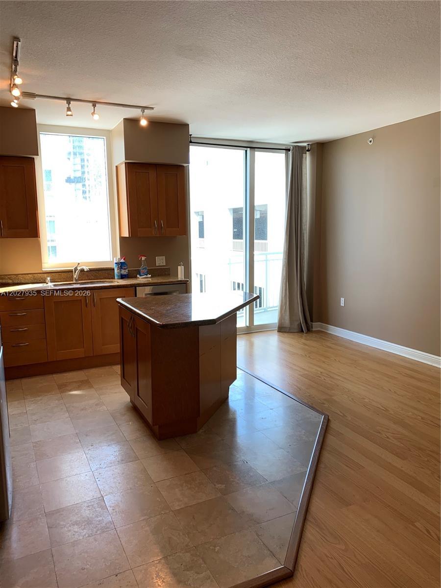 Hallandale Beach, FL 33009 photo 3