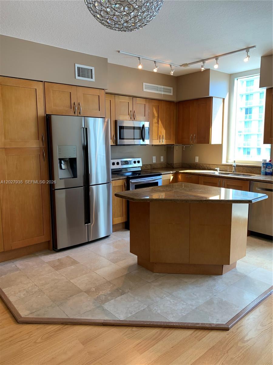 Hallandale Beach, FL 33009 photo 4