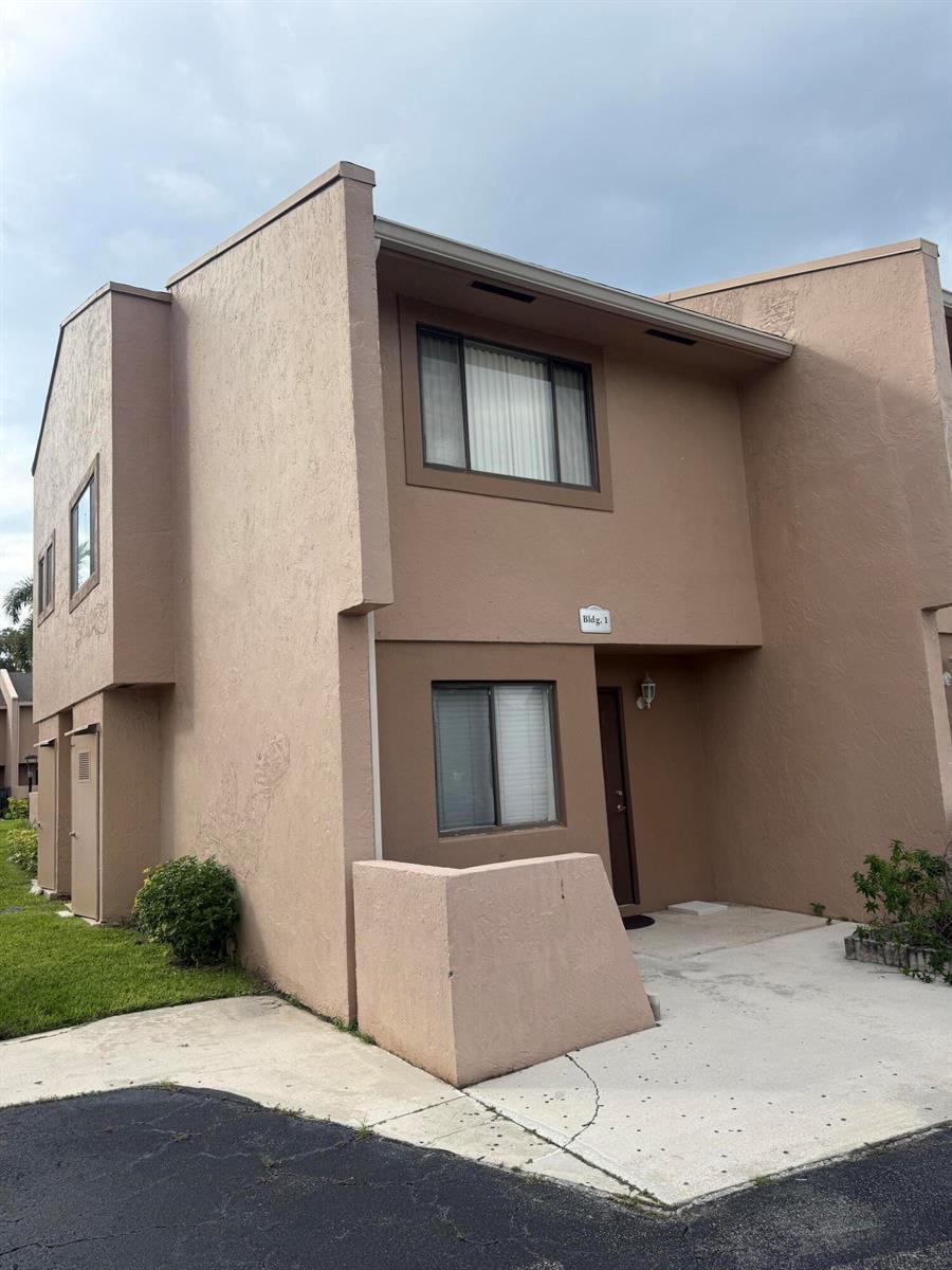 139 Sparrow Drive # 1a, Royal Palm Beach FL 33411