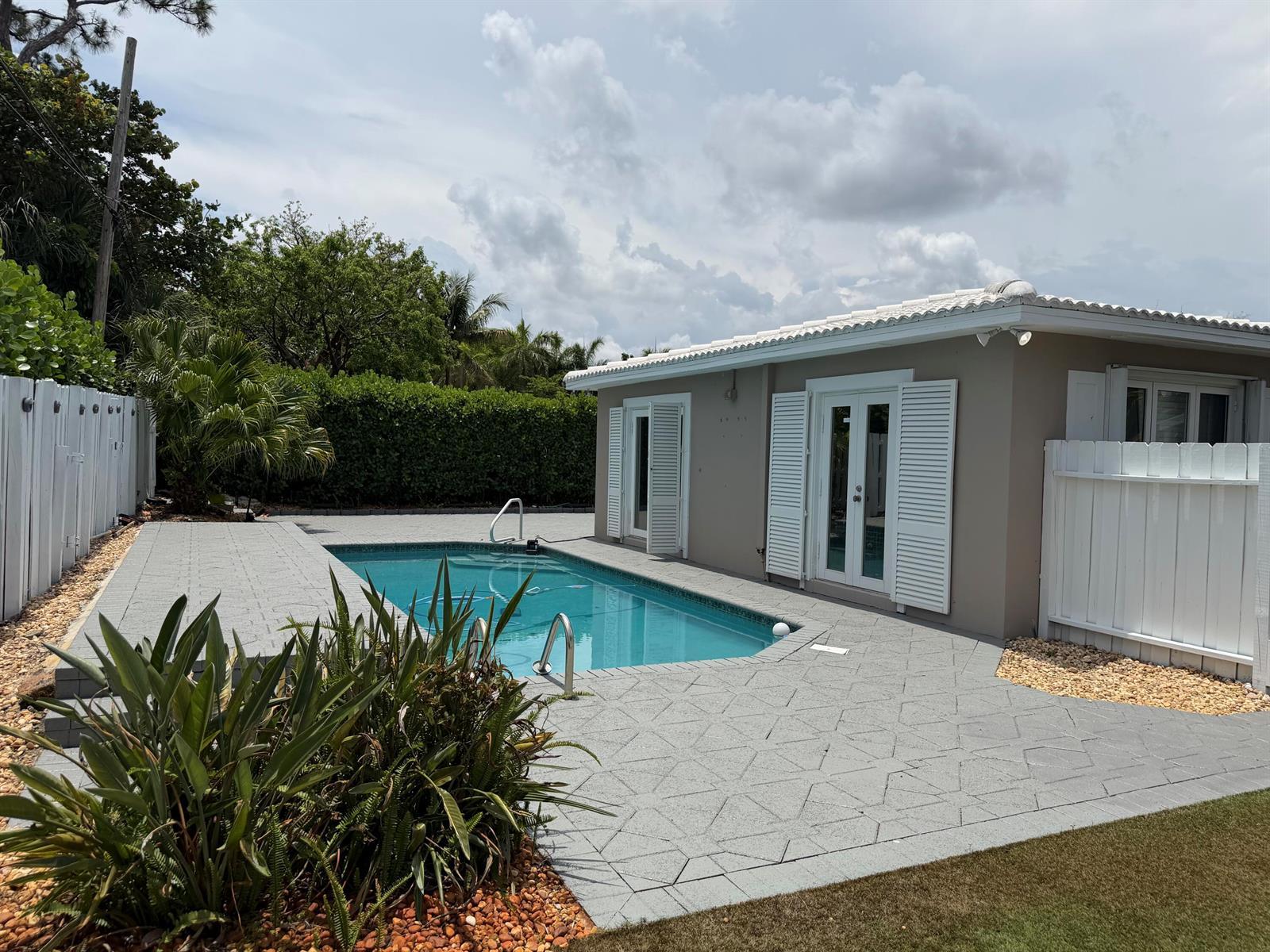 204 S Seacrest Circle, Delray Beach FL 33444 photo 2