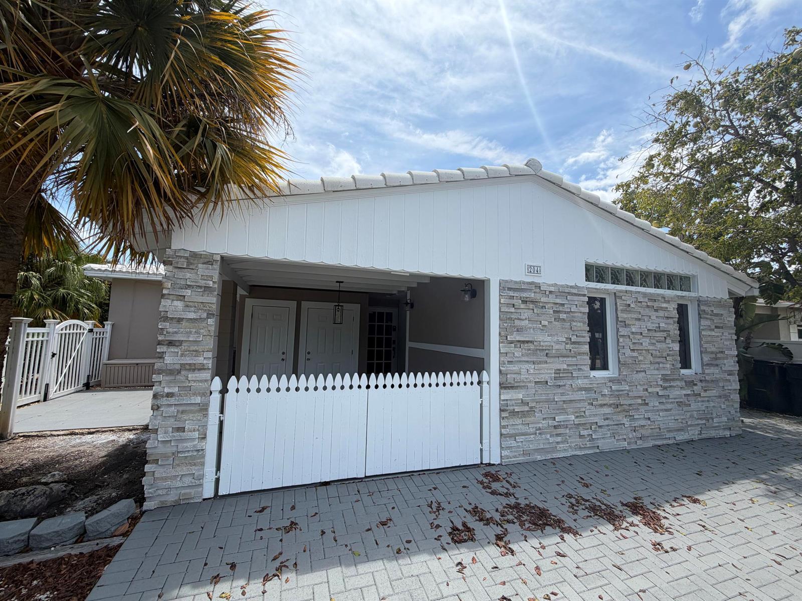 204 S Seacrest Circle, Delray Beach FL 33444 photo 3