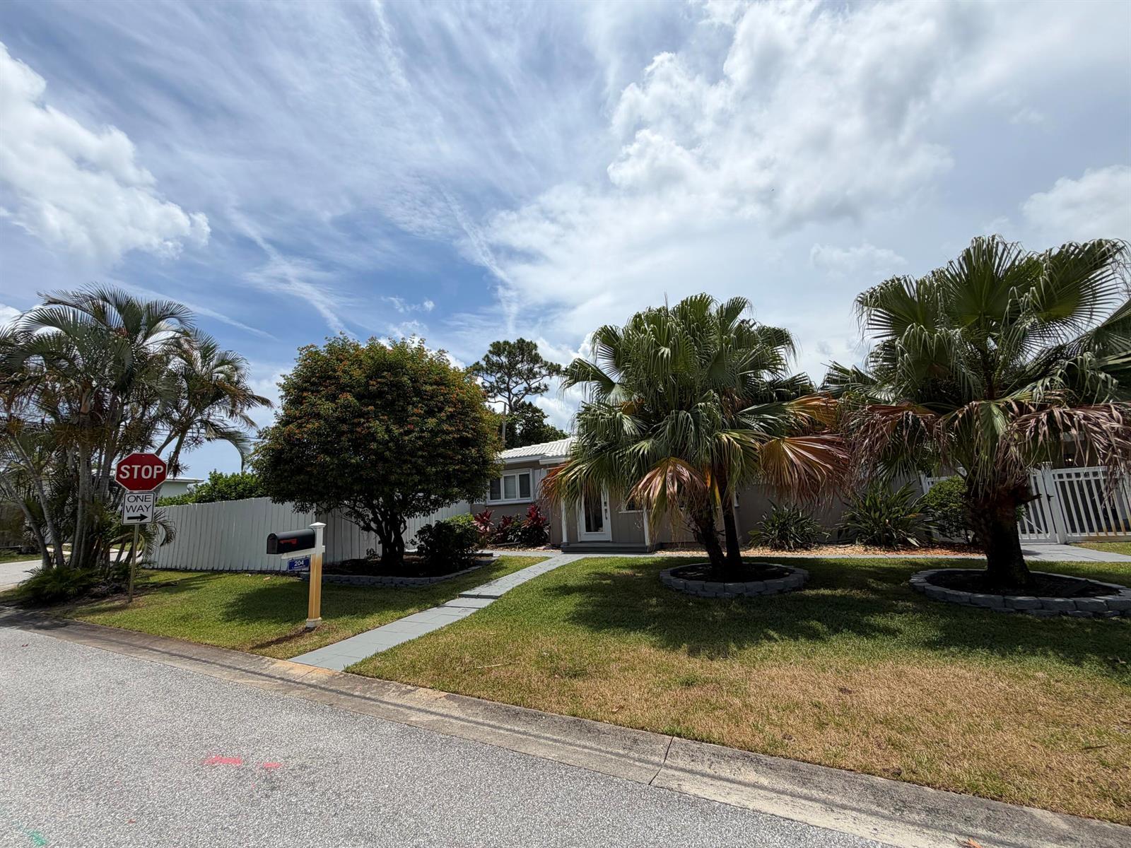 204 S Seacrest Circle, Delray Beach FL 33444 photo 5