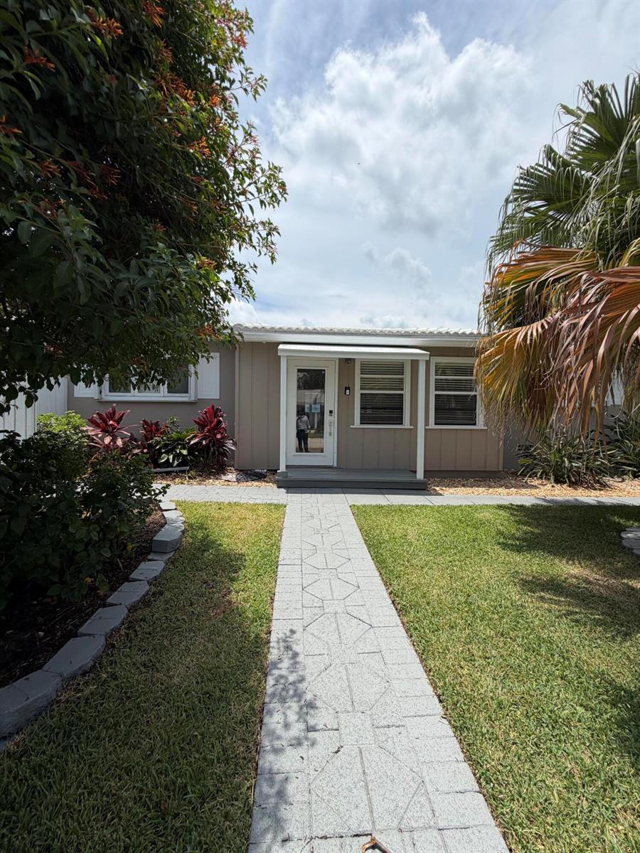 204 S Seacrest Circle, Delray Beach FL 33444 photo 4